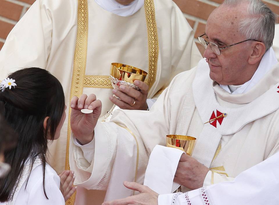pope-francis-and-eucharist.jpg