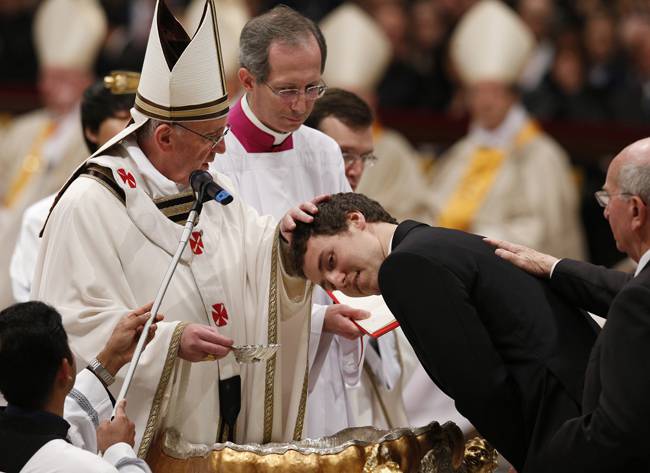 Pope-Francis-baptizes-2013.jpg